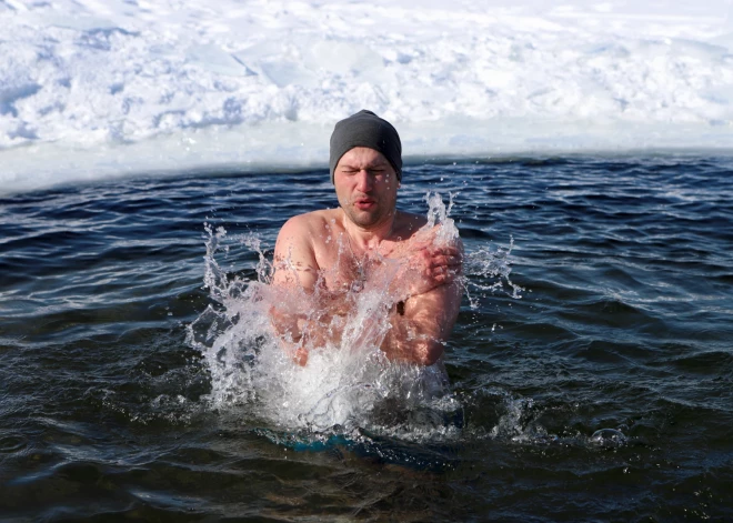 Любимый латвийский экстрим - в прорубь после бани: что об этом думает кардиолог