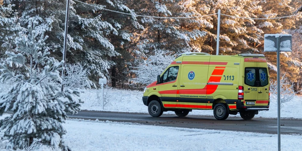 Ulbrokā, automašīnai ietriecoties barjerā, miris autovadītājs.