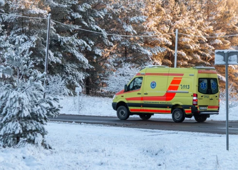 Ulbrokā, automašīnai ietriecoties barjerā, miris autovadītājs.