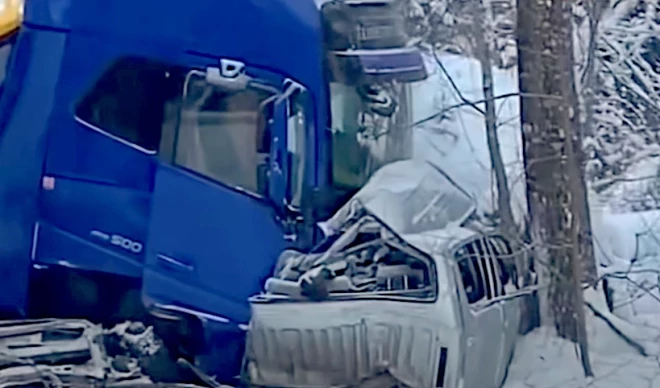 Avārijā Tukuma novadā bojā gāja trīs personas, kas atradās automašīnā "Toyota Hilux".