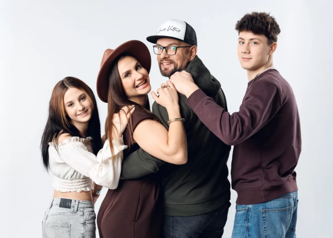 Šovam "Ģimene burkā" pievienojas jauni dalībnieki, viņu vidū arī mūziķis Lauris Valters. Bet vairs neredzēsim Uģi Kuģi...