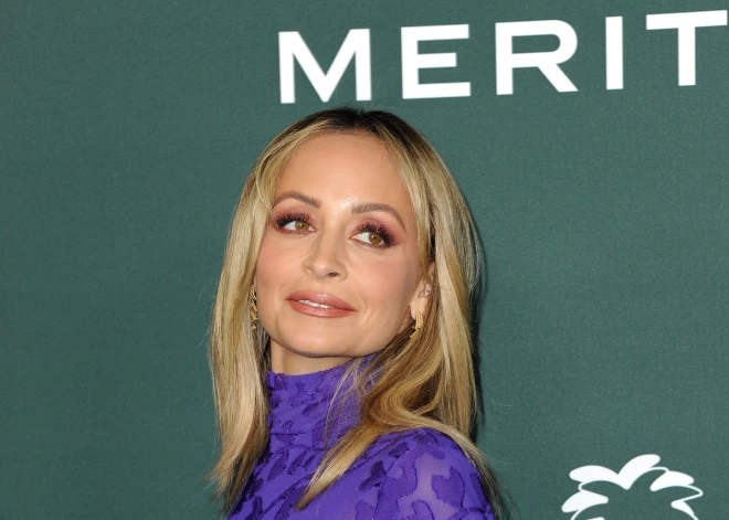 Kādreizējā ballīšu karaliene Nikola Ričija publiski atrāda savu pieaugušo meitu