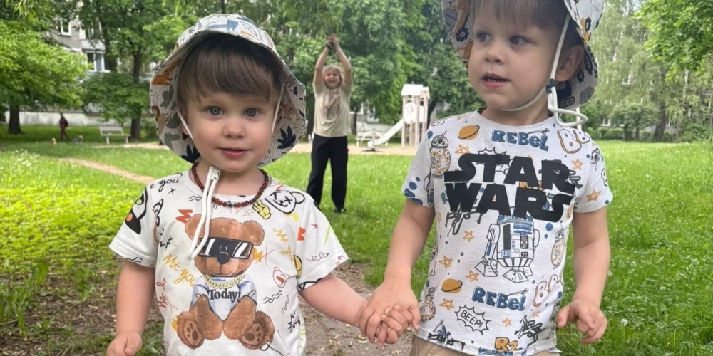 Обоим малышам поставлен диагноз - аутизм и нарушения речи.