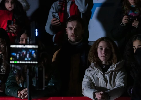 Maksims Busels atklāj sevi līdz šim neredzētā lomā.