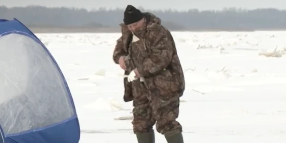 Кадр из сюжета эстонского телевидения о рыбаках на озере.