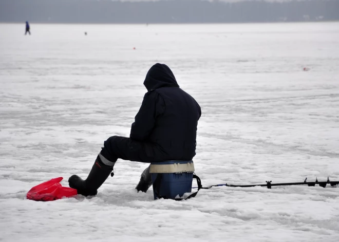 Rīgā no otrdienas atļauts atrasties uz atsevišķu ūdenstilpju ledus