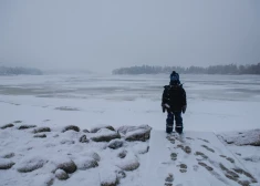Можно, если осторожно: в Риге разрешено выходить на лед отдельных водоемов