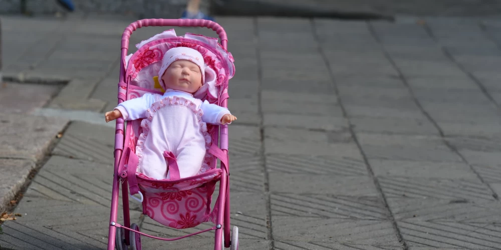 Детей в Латвии так мало, что пришла пора о них позаботиться.