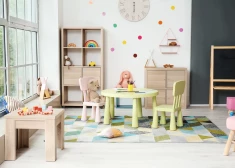 Неутешительная картина: в Латвии проверили зарплаты работников детсадов и были шокированы