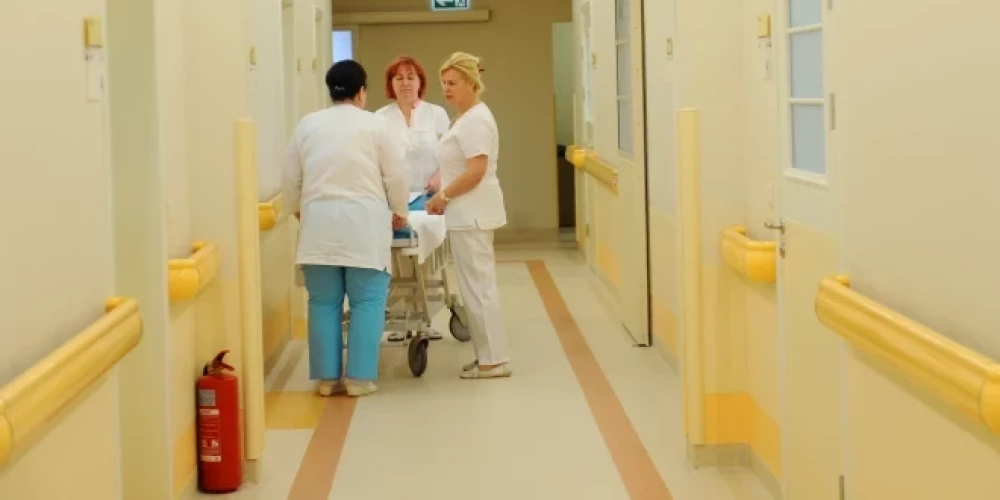 В Минздраве Латвии обещают не закрывать больницы из-за реформы.