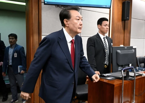 Dienvidkorejas eksprezidents Juns Sukjols tiesā (foto: Scanpix / Reuters)