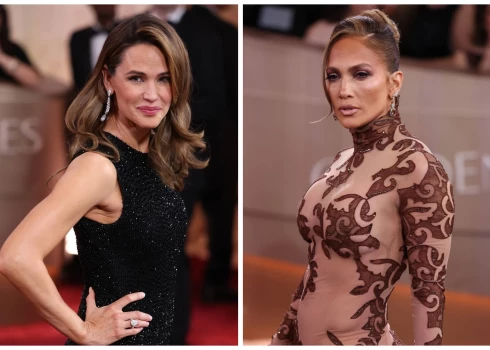 Dženifera Gārnere un Dženifera Lopesa “Zelta globusu” ceremonijas vakarā šā gada 11. janvārī.