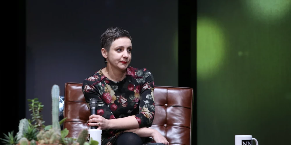 Kinokritiķe Elīna Reitere sarīkojumā "NN Nakts", kurā tiek pasniegta Normunda Naumaņa vārdā nosauktā Gada balva mākslas kritikā. 2019. gads