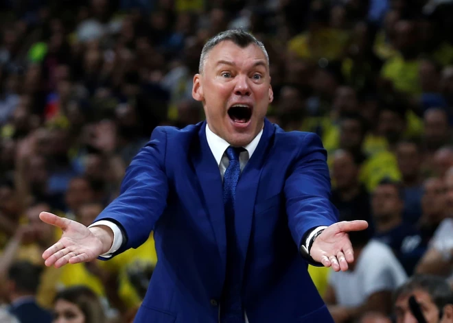 Šarūns Jasikēvičs turkiem iet pie sirds, vēl trīs gadus trenēs Artūra Žagara pārstāvēto "Fenerbahce"
