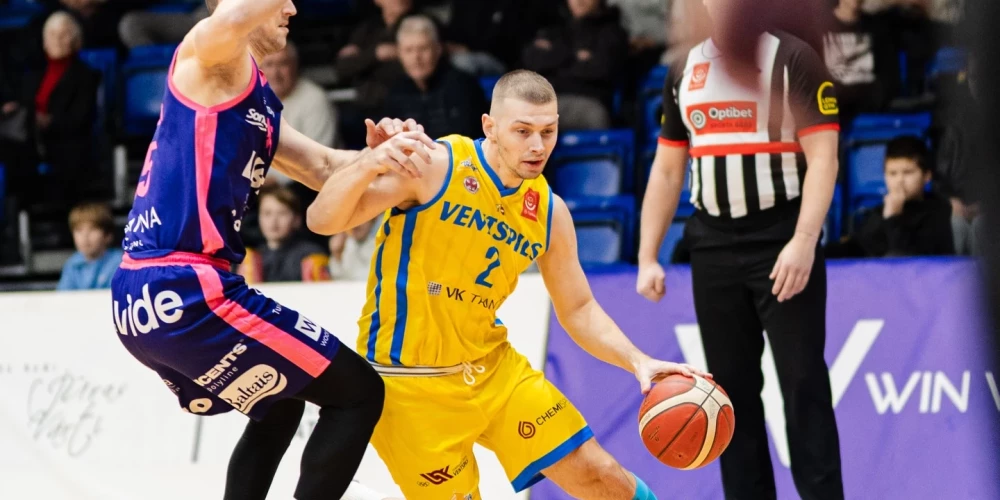 "Ventspils" pret "Rīgas zeļļiem" (foto: "BC Ventspils" / Facebook)