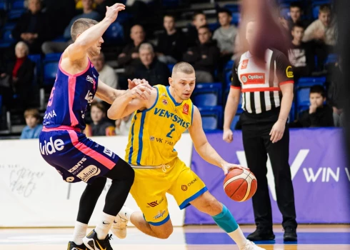 "Ventspils" pret "Rīgas zeļļiem" (foto: "BC Ventspils" / Facebook)