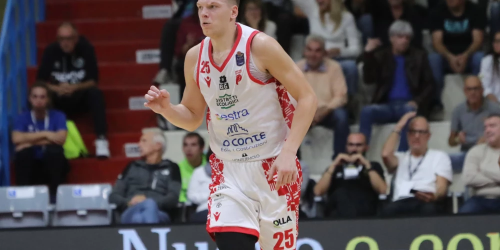 Kārlis Šiliņš pagājušo sezonu sāka Itālijas A sērijas vienībā "Pistoia"