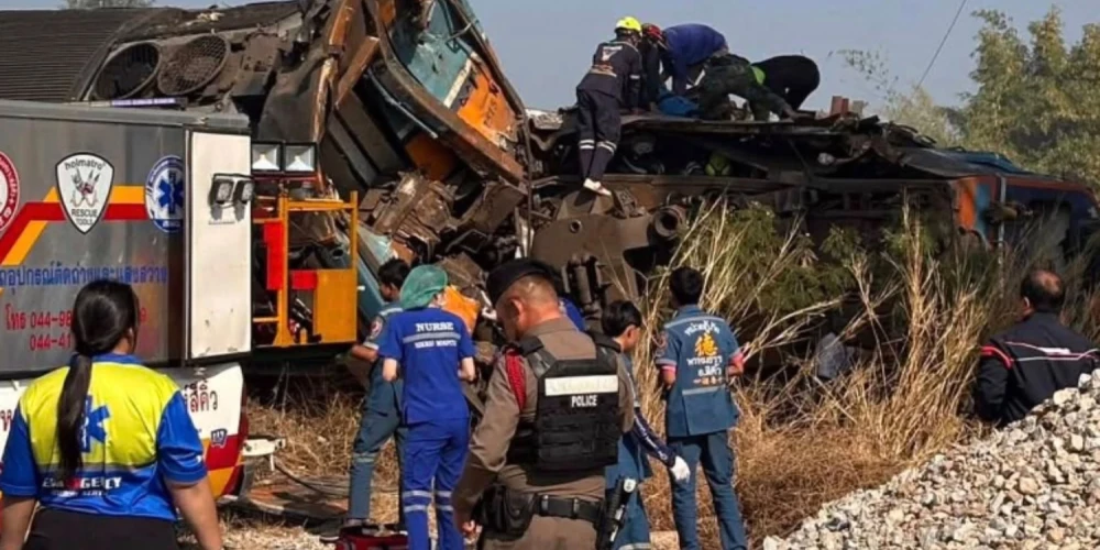 Dzelzceļa katastrofā Taizemē 22 bojāgājušie. 