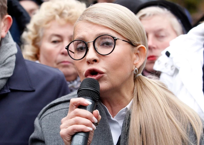 Ukrainas ekspremjeri Timošenko tur aizdomās par kukuļošanu