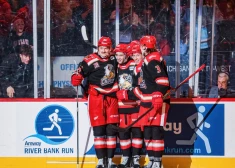 VIDEO: Eduards Tralmaks ar skaistu metienu gūst 15. vārtus AHL