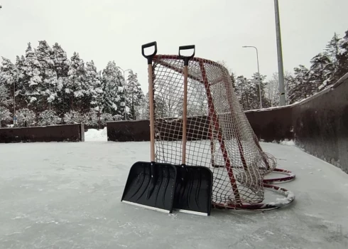 Ogres novadā pieejamas publiskās slidotavas vairākās apdzīvotās vietās.