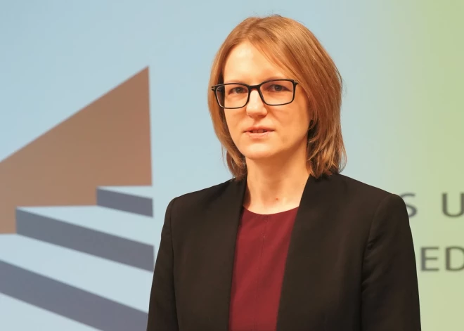 Parlamenta komisija atbalsta deputātes mandāta apstiprināšanu Gāterei