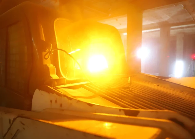 Droši vien lielākā daļa būs dzirdējuši, ka Rīgas Centrāltirgus paviljoni sākumā bija cepelīnu angāri Vaiņodē, ka Centrāltirgus ir viens no lielākajiem tirgiem Eiropā, taču vien retais zina, ka zem tirgus slēpjas sava veida “pazemes pasaule”, ar gariem tuneļiem, noliktavām, kas savieno visus paviljonus.