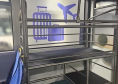 Обещание выполнено: во всех автобусах до аэропорта "Рига" появились полки для чемоданов