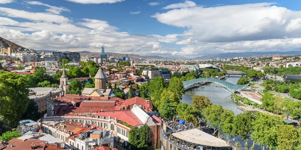 В Тбилиси наметились проблемы с демократией, но в остальном там все OK.