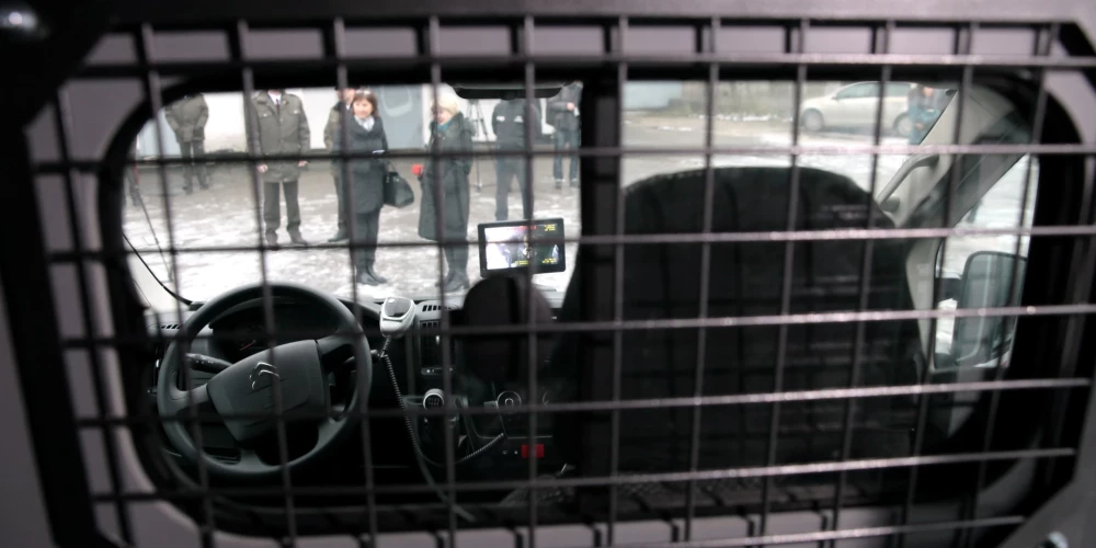 Par zādzību Āgenskalnā apcietina divus vīriešus.