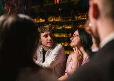 Draugi vai mīlas mentori? Iepazīšanās ir kļuvusi par komandas sportu