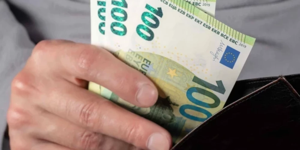 Krāpnieki sākuši reaģēt uz sabiedrībā zināmu cilvēku nāves ziņām, uz to pamata veidojot viltus ziņas. (Foto: Shutterstock)