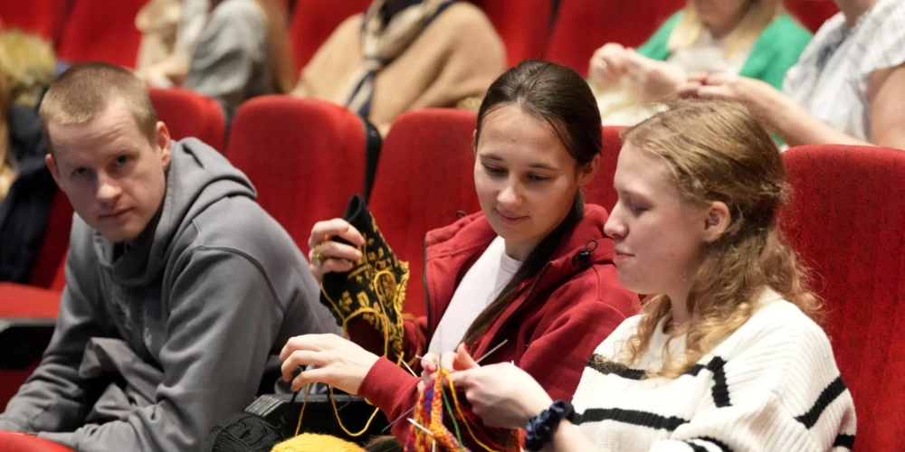 Кино, вязание и уютная атмосфера в Splendid Palace.