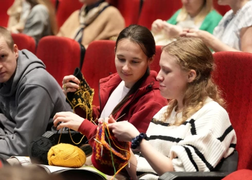 Кино, вязание и уютная атмосфера в Splendid Palace.