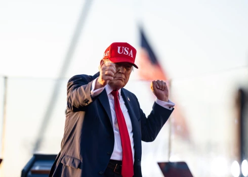 Vai Tramps uzvedas kā prezidentam pienākas?