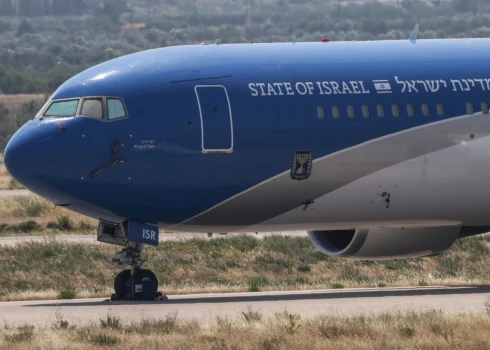 Izraēlas valsts lidmašīna "Wing of Zion" (foto: Scanpix / Reuters)