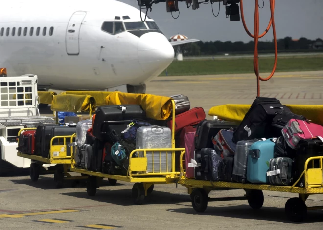 "Они ничего не знают и ни за что не отвечают": эстонский блогер жестко критикует airBaltic из-за пропавшего чемодана