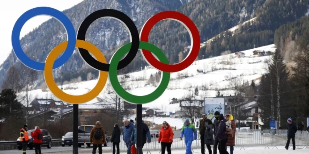 Septembrī Starptautiskās Olimpiskās komitejas (SOK) Izpildkomiteja pieņēma lēmumu, ka Krievijas un Baltkrievijas sportistiem būs atļauts piedalīties 2026. gada Milānas un Kortīnas d'Ampeco ziemas olimpiskajās spēlēs zem neitrālā karoga.