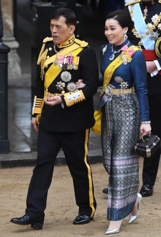 Karalis Rama X ar sievu karalieni Suthidu 2023. gadā.