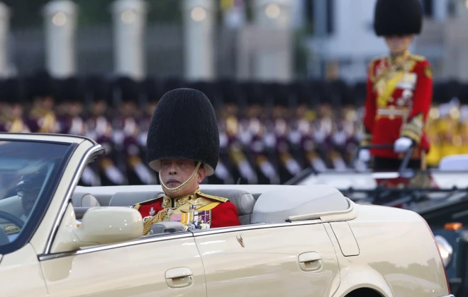 Taizemes karalis Rama X parādes laikā.