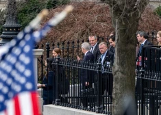 Dānijas un Grenlandes amatpersonas ieradušās Baltajā namā, lai diskutētu par salas likteni