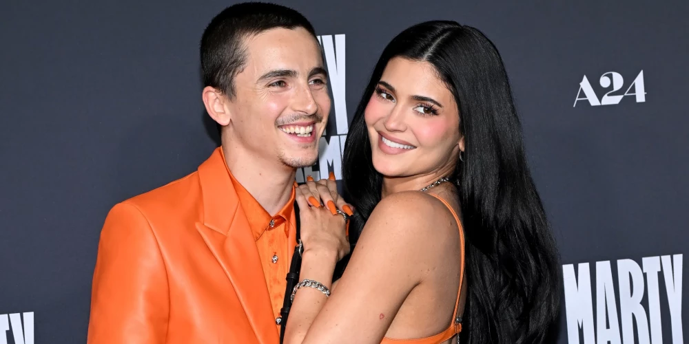 Kailija Dženere un Timotijs Šalamē.