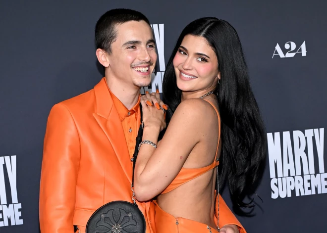 Kailija Dženere un Timotijs Šalamē.