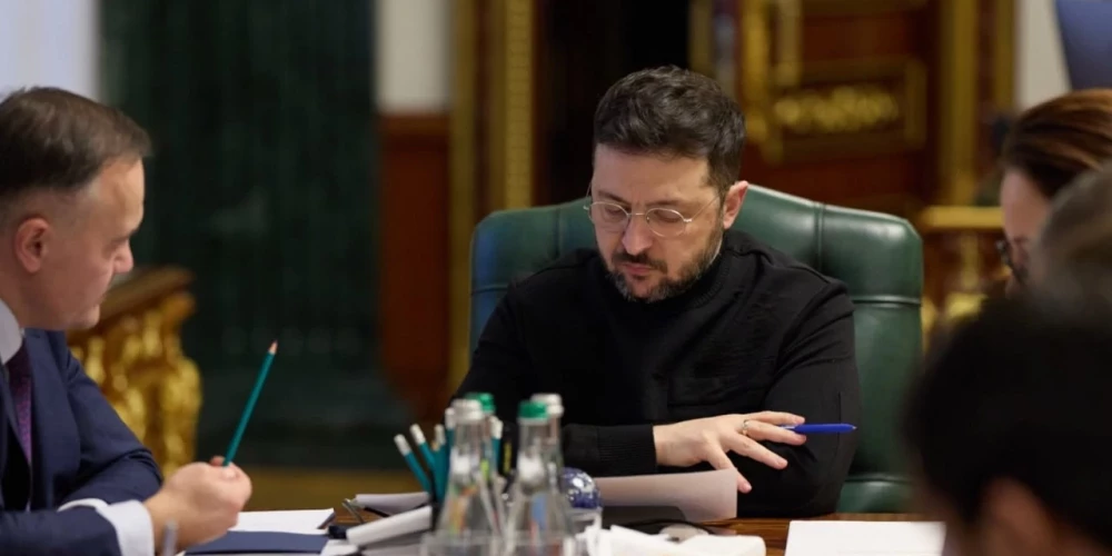 Ukrainas prezidents Volodimirs Zelenskis grasās izsludināt ārkārtas stāvokli Ukrainas enerģētikā.