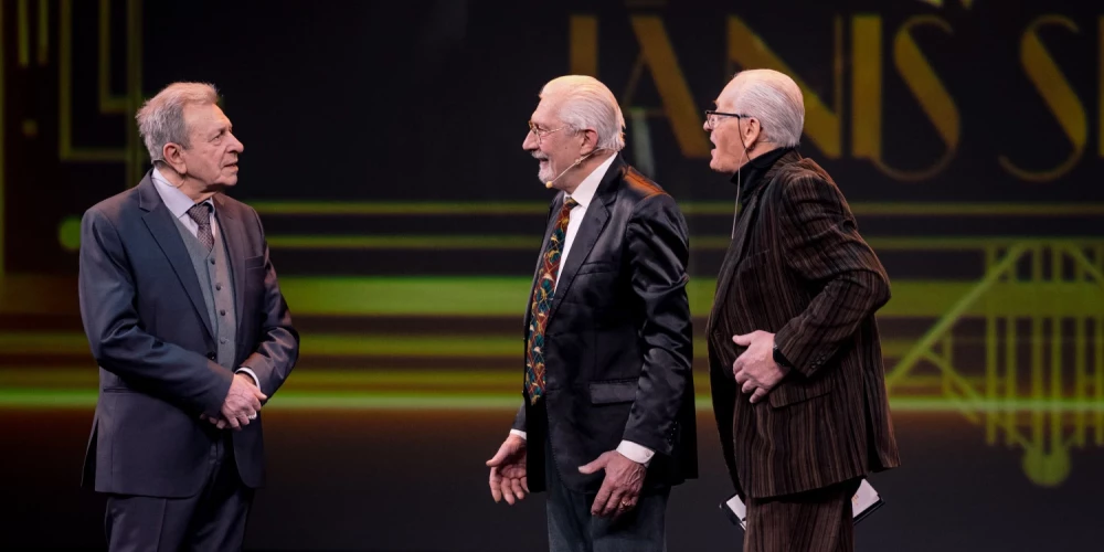 Aktieri Jāni Skani 75 gadu jubilejā sveica arī ilggadējie skatuves kolēģi.