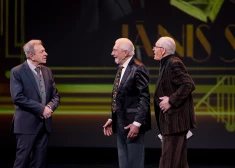 FOTO: sveicēju vidū Neimanis, Šoriņš, Freibergs un citi – ar vērienu nosvinēta Jāņa Skaņa 75. jubileja