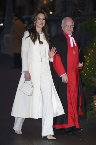 Keita ar Strathberry somiņu “Mosaic Nano” sniegbaltā tonī.