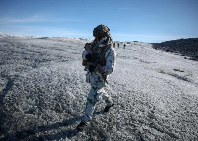 Eiropa "rāda zobus": pēc Trampa draudiem Francija sūta karavīrus uz Grenlandi