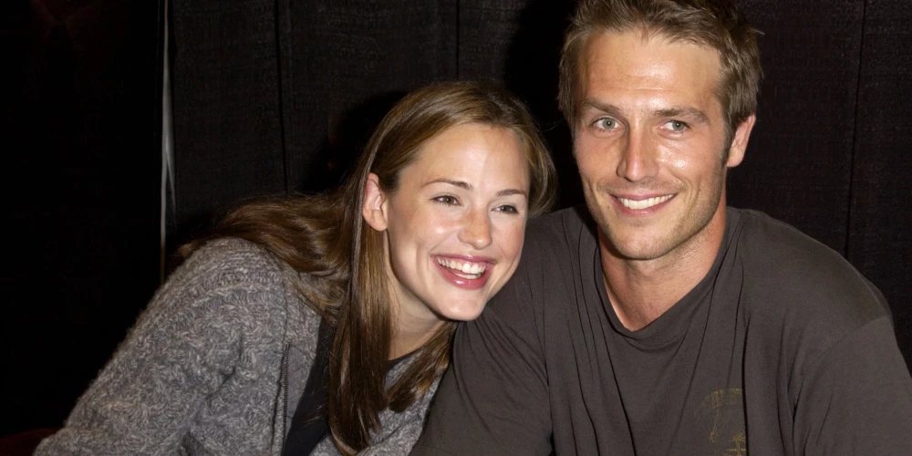 Aktieris Maikls Vartans ilgstoši bija romantiskās attiecībās ar "Alias" Dženiferu Gārneri.