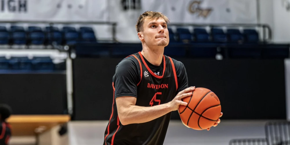 Robertam Blūmam laba otrā sezona NCAA.